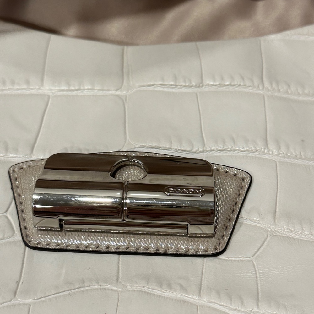 *NWOT* Coach Pink and White Shoulder Bag - Picture 5 of 11